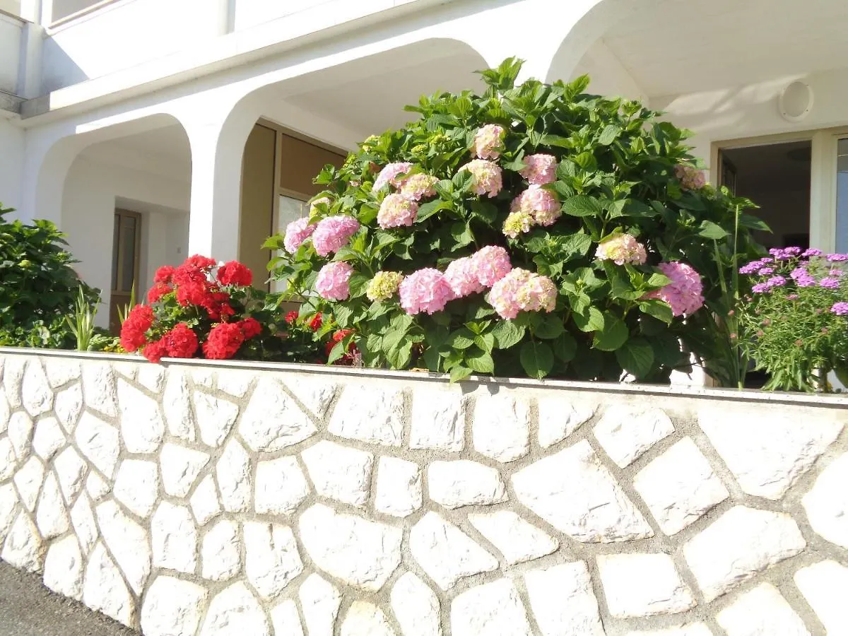 Apartments Marina Lopar