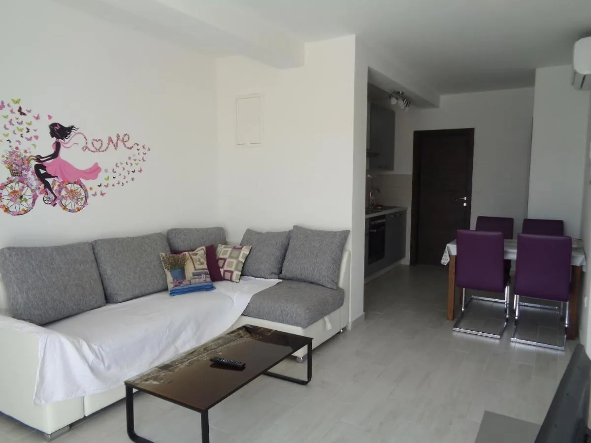 Apartments Marina Lopar 0*,
