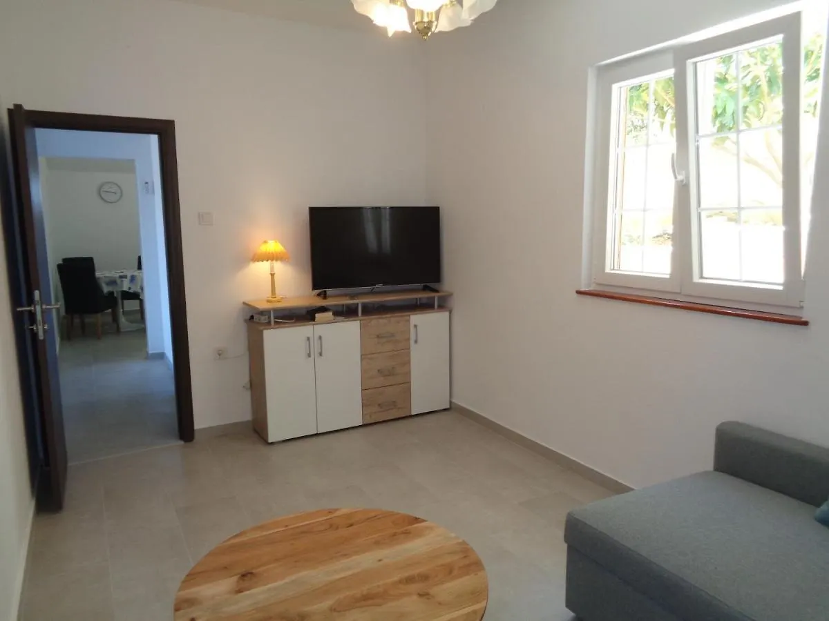 Apartments Marina Lopar 0*,
