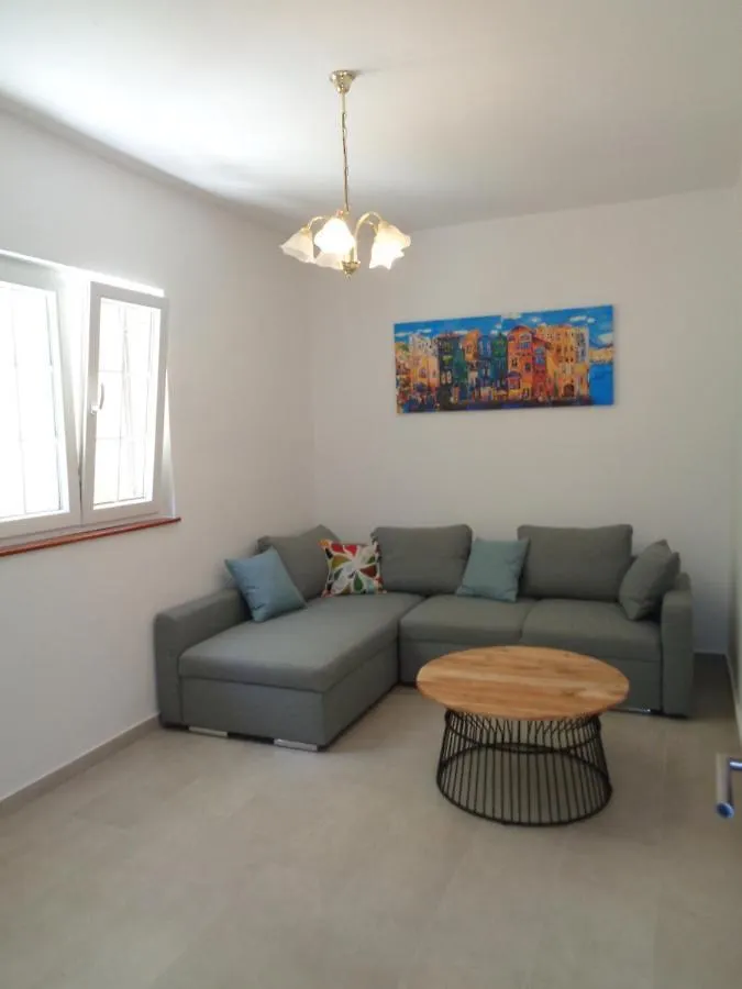Apartments Marina Lopar 0*,