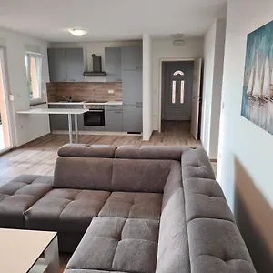 Apartment Patalic, Lopar