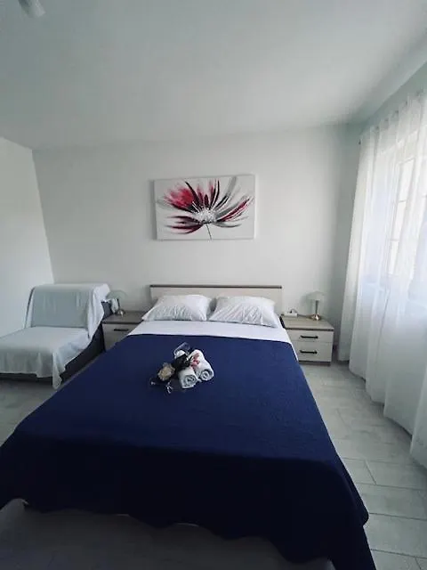 Apartments Marina Lopar 0*,